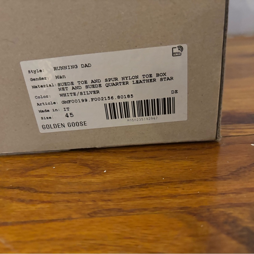 golden Goose stardan in heavy distress. Limited to NYC these are 271/700 - Picture 8 of 8